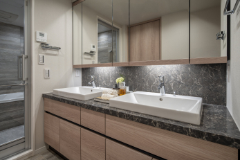 �@���ʉ��ϑ�